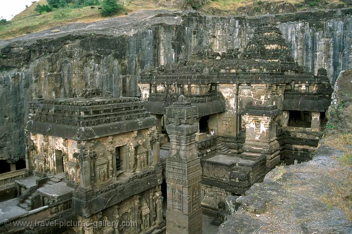 ajanta-elloraالجاينية - مدخل إلى الأديان- معبد الخالصا ©